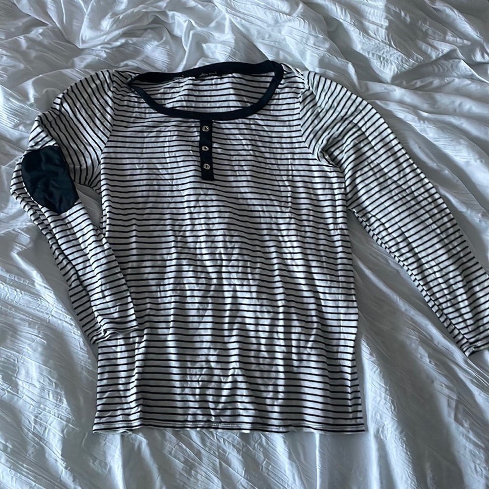 Womens b&w striped long sleeve top